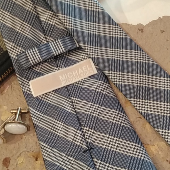 Michael Kors Tie - Picture 3 of 6